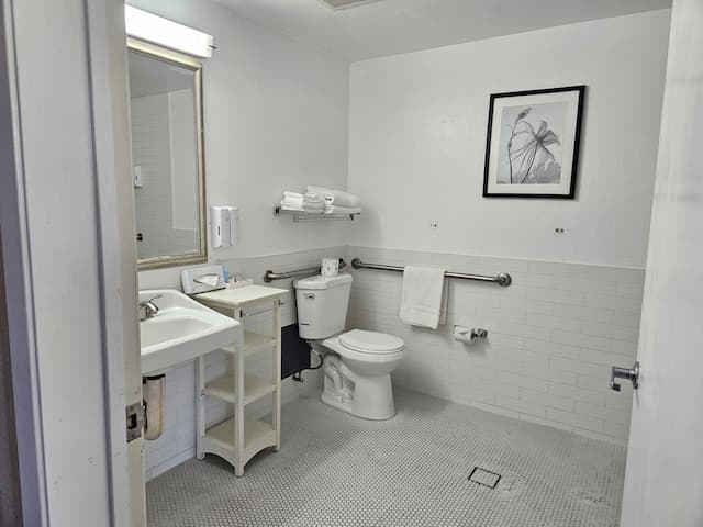 ウォーフ イン-スタンダード ルーム クイーンベッド 2 台 車いす対応-9