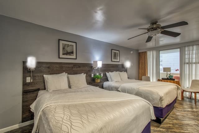 ウォーフ イン-クラシック ルーム クイーンベッド 2 台 冷蔵庫-16