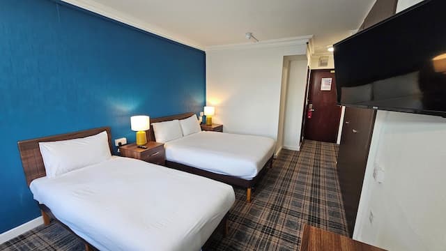 Hampstead Britannia Hotel-Family Room-4