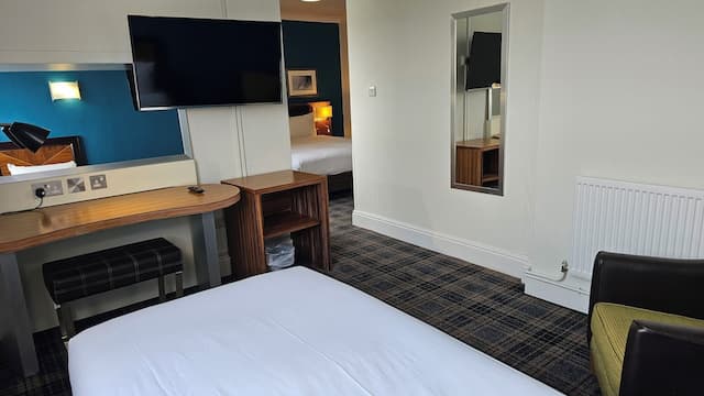 Hampstead Britannia Hotel-Family Room-3