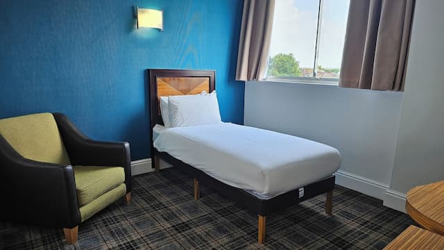 Hampstead Britannia Hotel-Family Room-2
