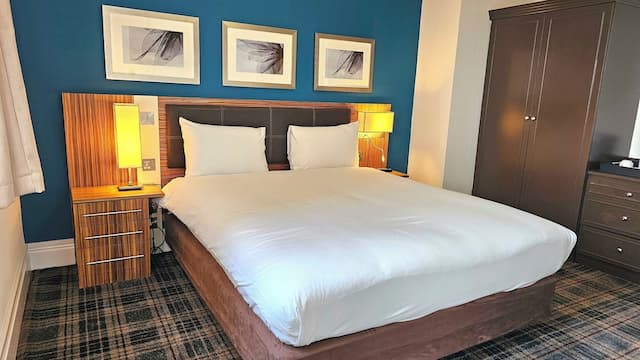 Hampstead Britannia Hotel-Family Room-1