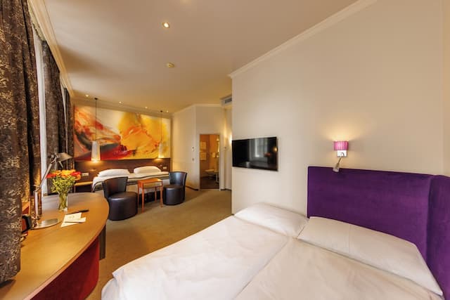 威赫紹夫酒店-豪華四人房-2