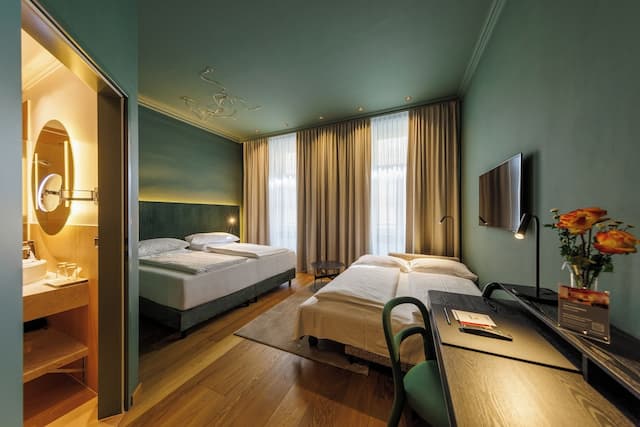 威赫紹夫酒店-尊榮四人房-1