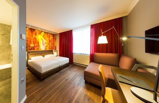 威赫紹夫酒店-豪華三人房, 花園景觀-1