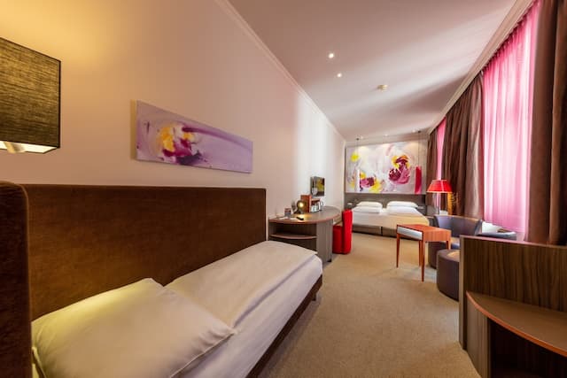 威赫紹夫酒店-豪華三人房, 花園景觀-4