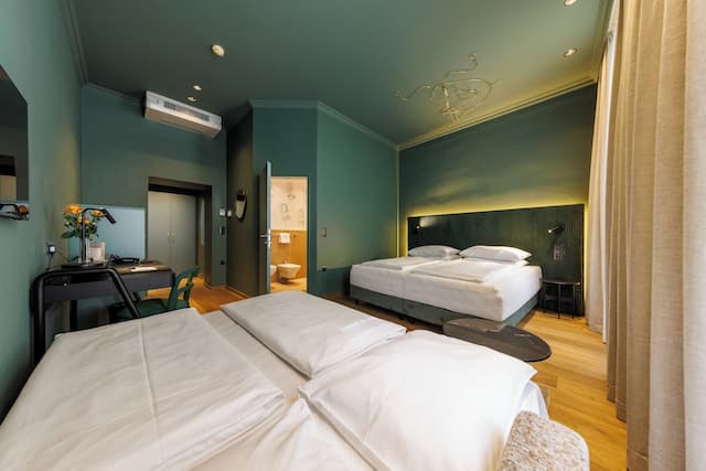 威赫紹夫酒店-尊榮四人房-4