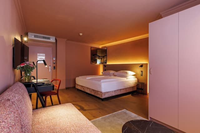 威赫紹夫酒店-尊榮四人房-2