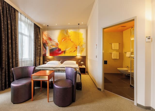 威赫紹夫酒店-豪華四人房-3