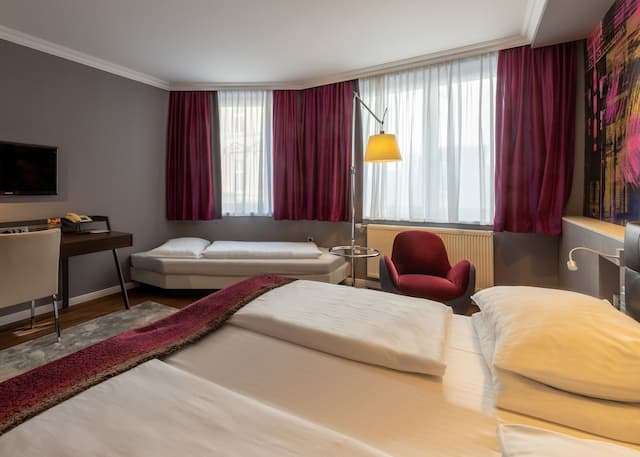 威赫紹夫酒店-豪華三人房-3