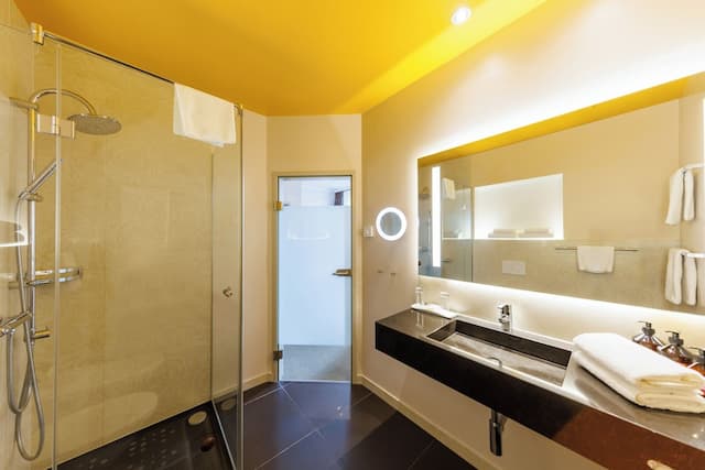 威赫紹夫酒店-豪華四人房-5