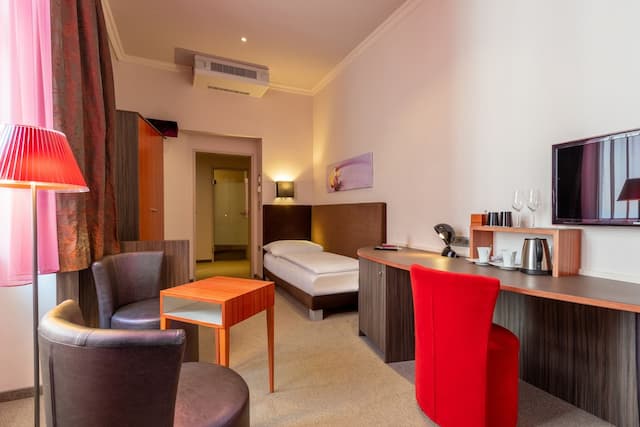 威赫紹夫酒店-豪華三人房, 花園景觀-5