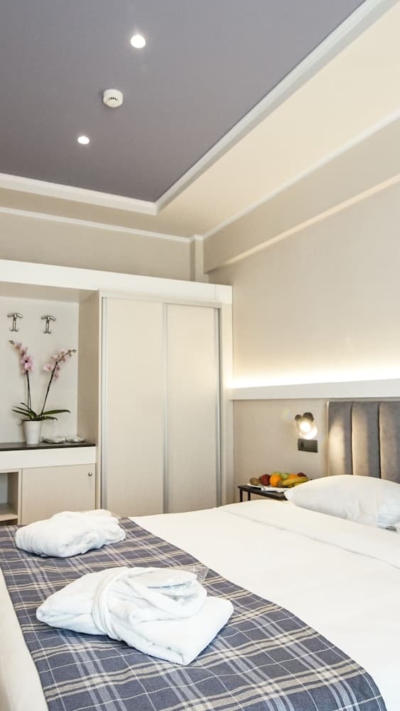 Athens Cypria Hotel-Executive Double Room (Acropolis View)-6