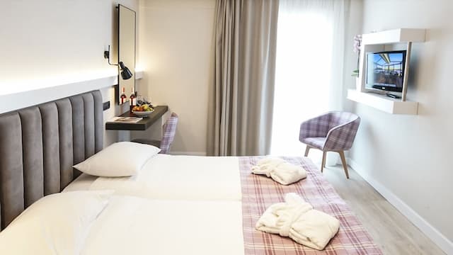 Athens Cypria Hotel-Executive Double or Twin Room-6