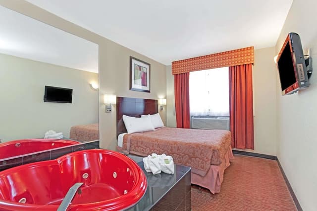 Super 8 by Wyndham Long Island City LGA Hotel-Standard Room, 2 Queen Beds-4