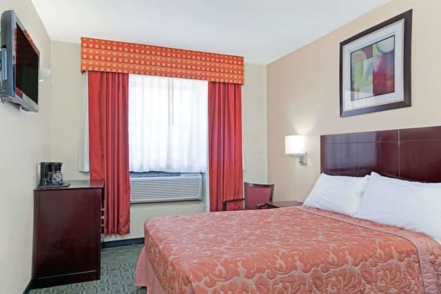 Super 8 by Wyndham Long Island City LGA Hotel-Standard Room, 1 Queen Bed, Smoking-1