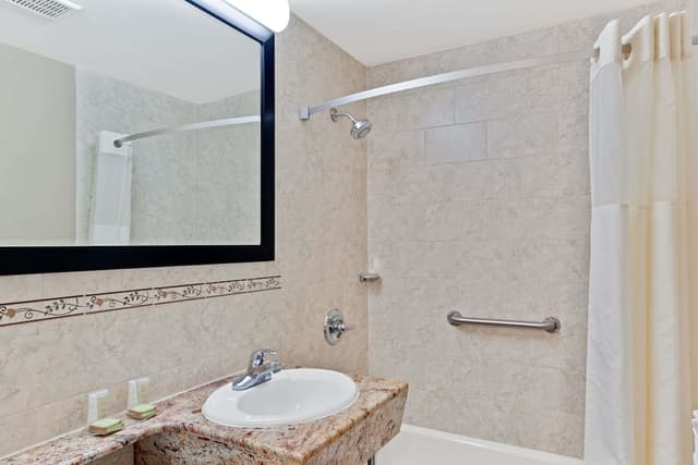 Super 8 by Wyndham Long Island City LGA Hotel-Standard Room, 1 Queen Bed, Smoking-2