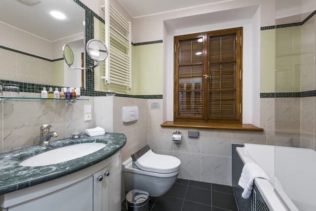 Golden Well Hotel-Deluxe Double or Twin Room-16