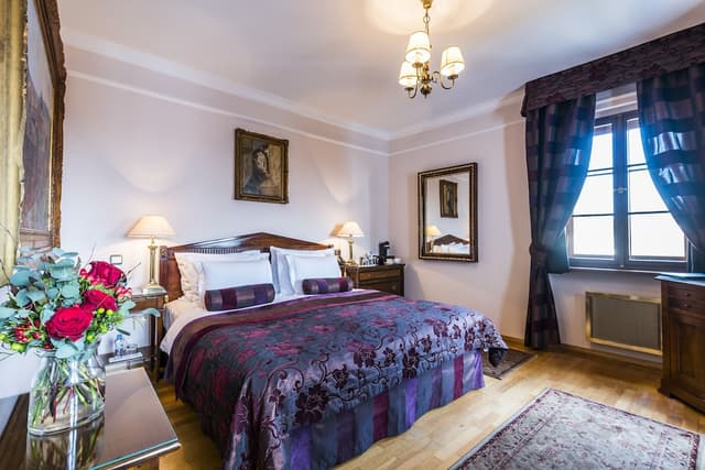 Golden Well Hotel-Deluxe Double or Twin Room-6