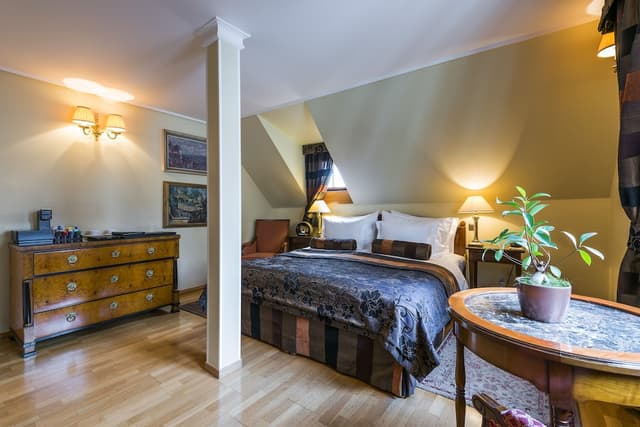 Golden Well Hotel-Grand Double or Twin Room (Deluxe)-5