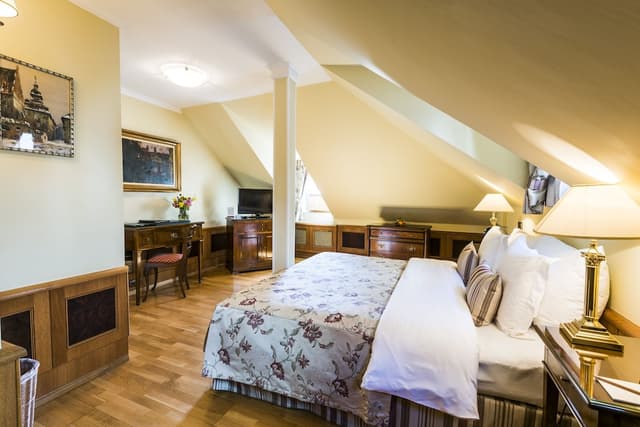 Golden Well Hotel-Superior Double or Twin Room-4