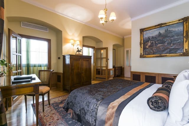 Golden Well Hotel-Deluxe Double or Twin Room-2