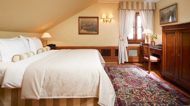 Golden Well Hotel-Superior Double or Twin Room-9