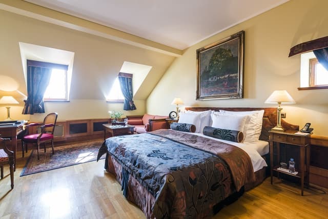 Golden Well Hotel-Grand Double or Twin Room (Deluxe)-9