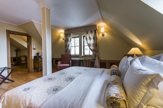 Golden Well Hotel-Grand Double or Twin Room (Deluxe)-7