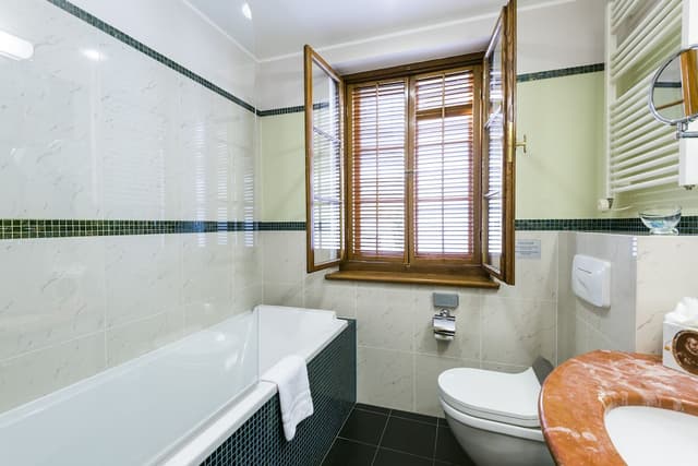 Golden Well Hotel-Deluxe Double or Twin Room-15