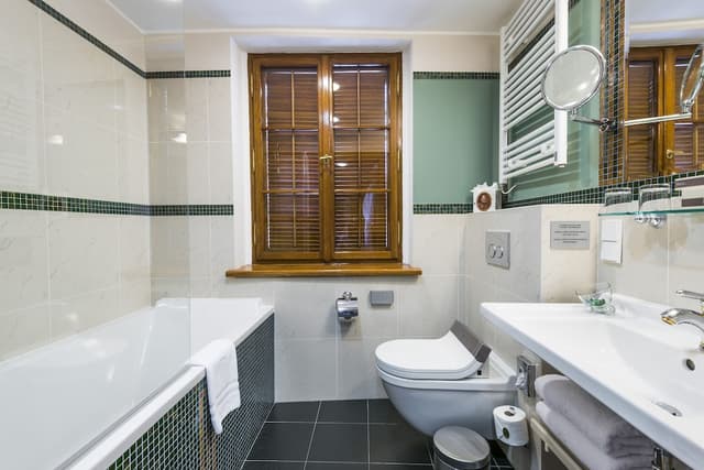 Golden Well Hotel-Grand Double or Twin Room (Deluxe)-10