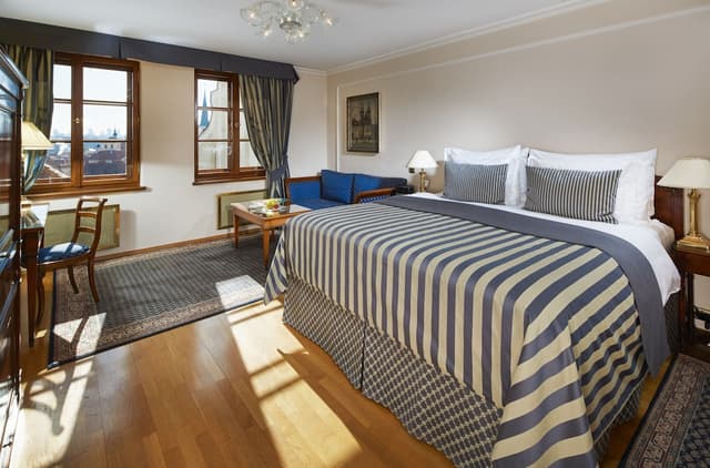 Golden Well Hotel-Grand Double or Twin Room (Deluxe)-1