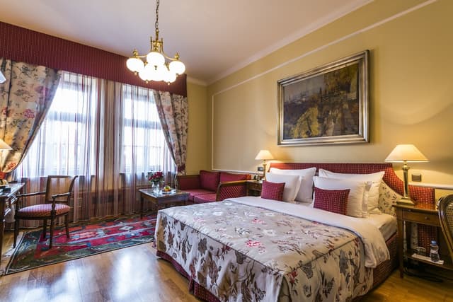 Golden Well Hotel-Deluxe Double or Twin Room-3