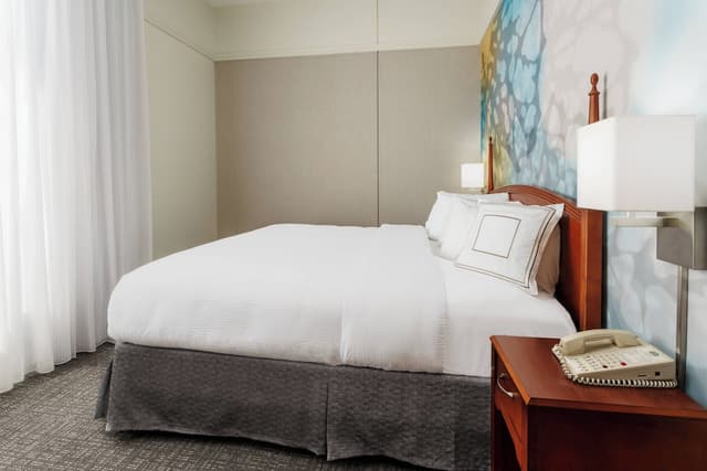 코트야드 바이 메리어트 휴스턴 다운타운/컨벤션 센터-스위트, 킹사이즈침대 1개 (Mobility Accessible, Tub)-1