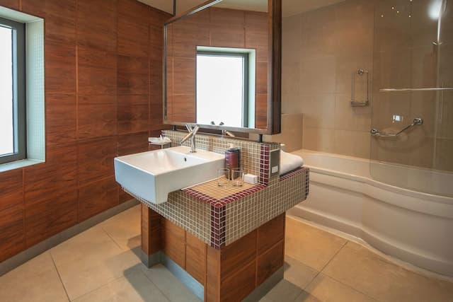 The Crown London-Suite, 1 King Bed, Non Smoking-3