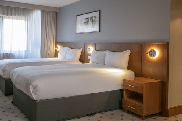 The Crown London-Family Room, 2 Double Beds, Non Smoking-1