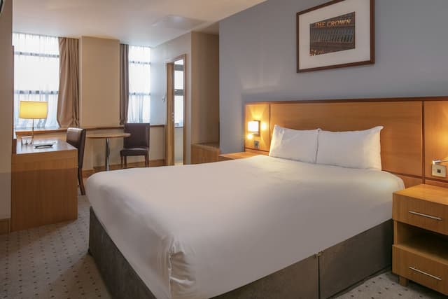 The Crown London-Standard Room, 1 Double Bed, Accessible, Non Smoking (Walk-in Shower)-1