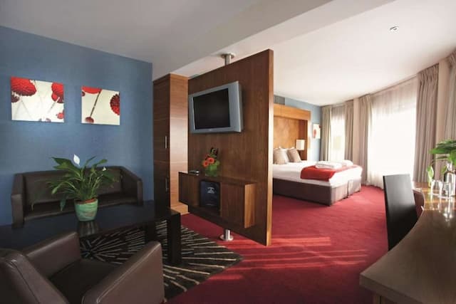 The Crown London-Suite, 1 King Bed, Non Smoking-1