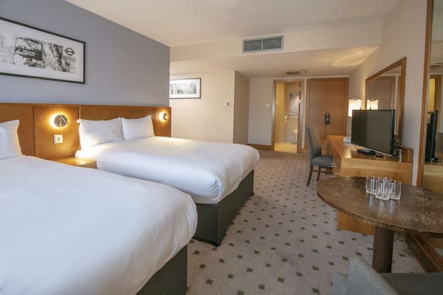 The Crown London-Family Room, 2 Double Beds, Non Smoking-4