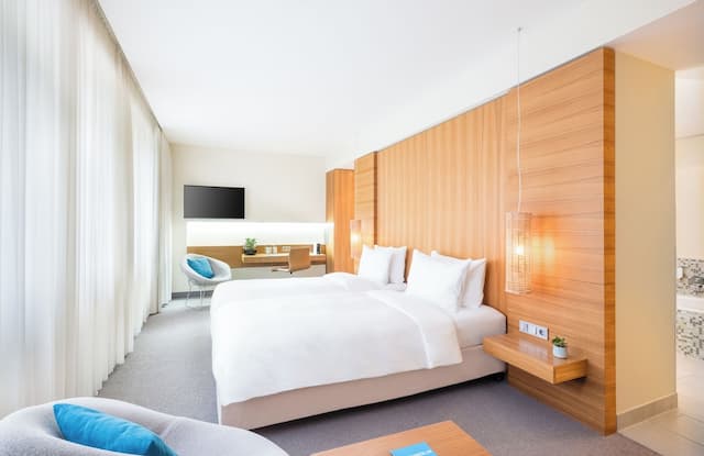 柏林庫達姆林德納酒店 (凱悅尚選酒店)-豪華客房, 1 張特大雙人床 (Kudamm View)-1