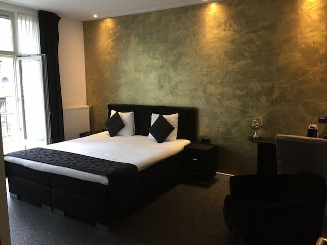 サラズ ブティック ホテル-ダブルルーム バルコニー-1