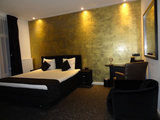 サラズ ブティック ホテル-ダブルルーム バルコニー-2