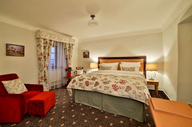 Hotel Questenberg-Grand Room, 1 King Bed-3