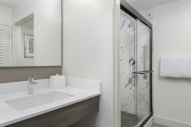 Courtyard by Marriott Houston Rice University-Room, 2 Double Beds-6