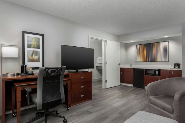 Courtyard by Marriott Houston Rice University-Suite, 1 King Bed-5