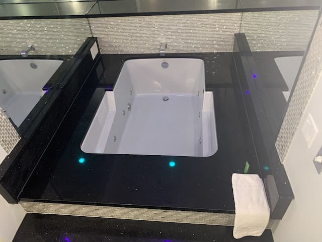 크레센트 인-디럭스 싱글룸, 킹사이즈침대 1개, 분사식 욕조-9