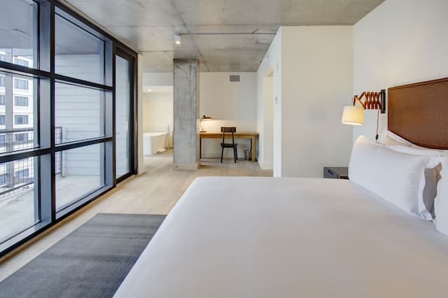 長島市博羅飯店-Studio Balcony King 1 Bed Tub-1