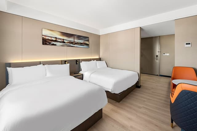 Ly New York Hotel-Grand Double Room, 2 Double Beds, City View-1