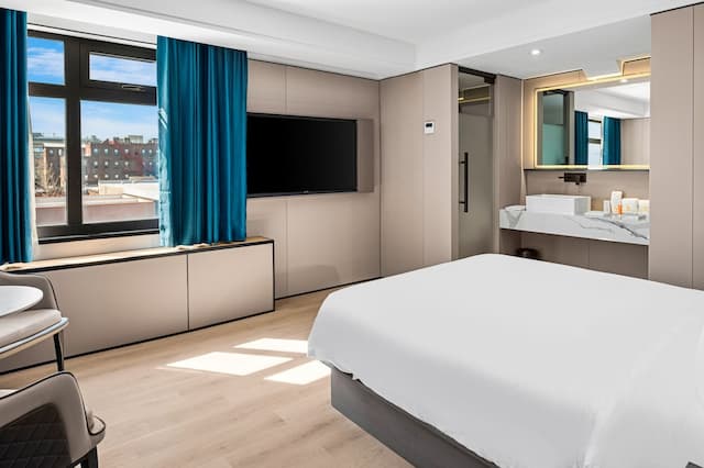 Ly New York Hotel-Premier Room, 1 King Bed-4