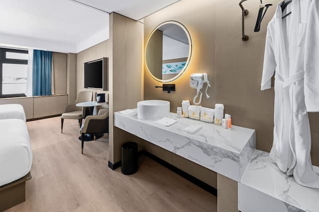 Ly New York Hotel-Premier Double Room, 2 Double Beds-4